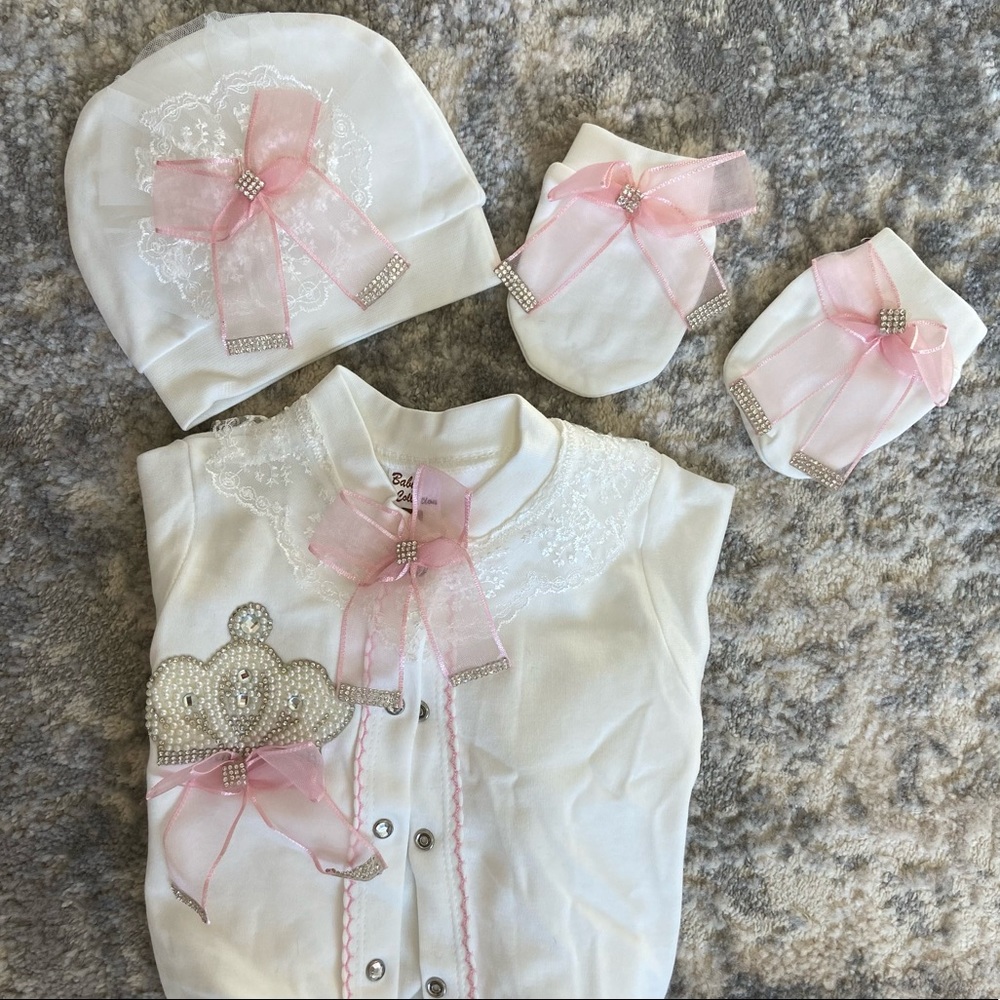BABY ONESIE HAT MITTEN SET